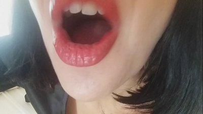 Sayang, ibu tirimu tidak mengizinkanmu pergi ke sekolah hari ini... Aku sangat membutuhkanmu...